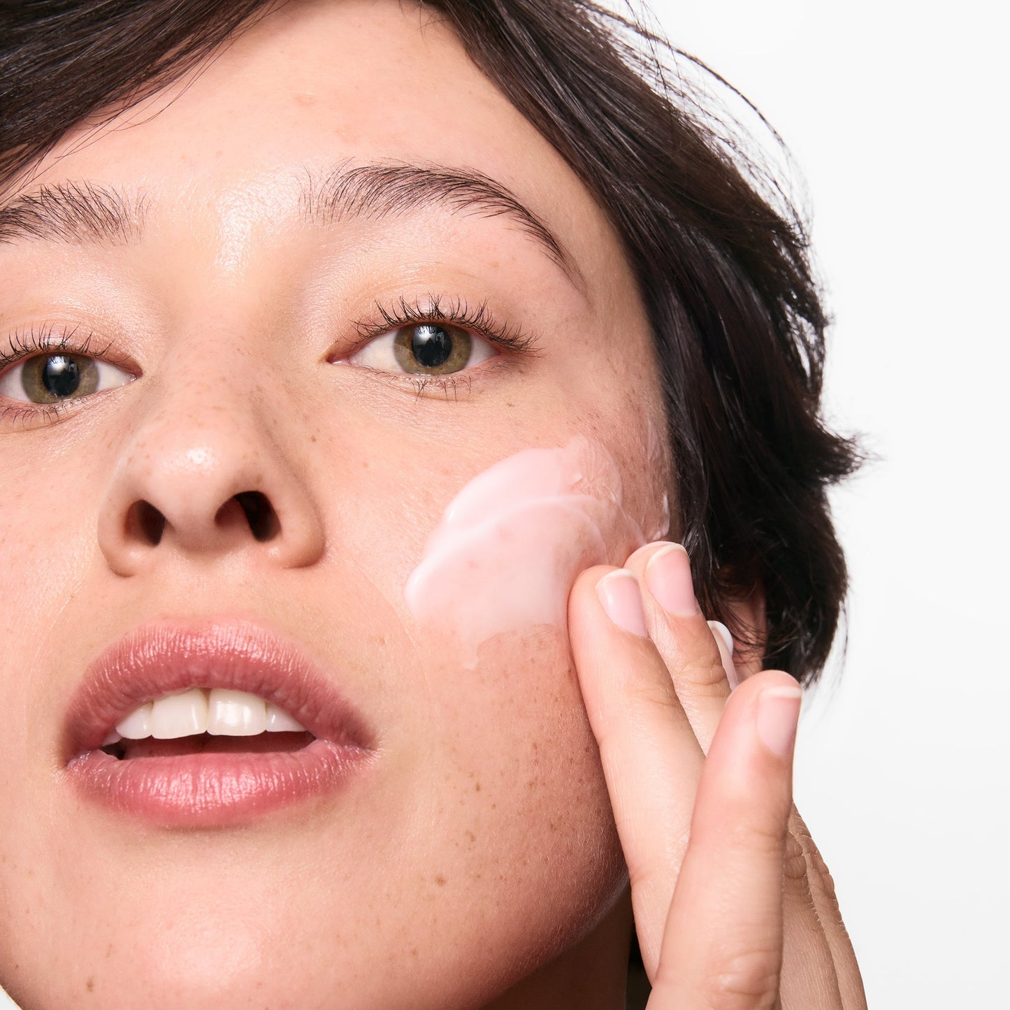 hydrating-cleanser-and-oil-free-moisturizer-duo-u0 01_LYDIA_12_APPLICATION_OMEGA_SUPERSIZE_036_1_8483aad9-c9a3-46f0-b735-539c739306ac.jpg