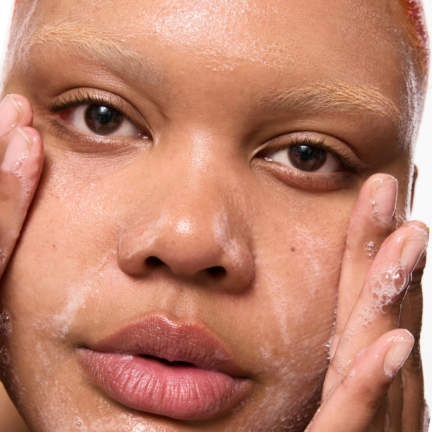 salicylic-acid-cleanser-duo-c1 Omega50_Model_2000x2000-1_ce0a3018-d6f0-4ed9-a17d-0096b80b29f6.jpg